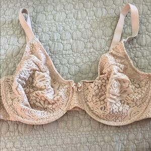 Wacoal Lace Underwire Bra in Cream